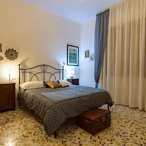 https://casa-giorgiana.it-tuscanyhotel.com